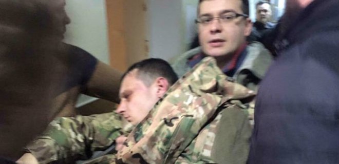Краснов в суде потерял сознание, услышав о подозрении в теракте - Фото
