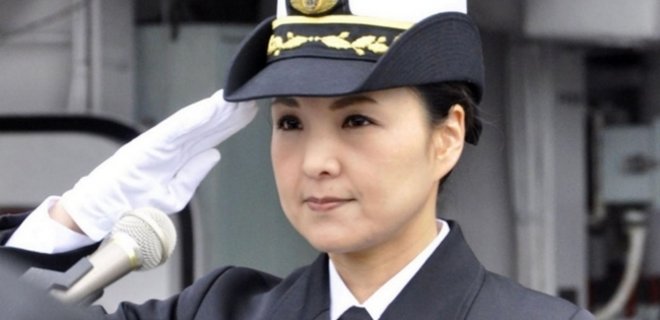 В Японии женщина впервые стала капитаном эсминца - Фото