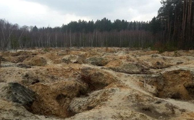 Впечатляющие фото последствий добычи янтаря в Ровенской области