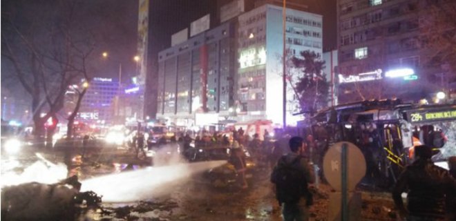В Анкаре в результате мощного взрыва погибли 34 человека - Фото