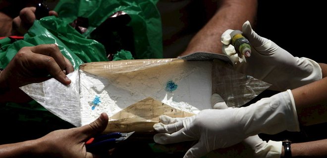 В Испании на пляже обнаружили пакеты с кокаином на более $4 млн - Фото