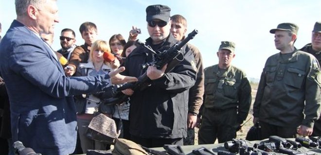 Турчинов: Постепенно переходим на современное украинское оружие - Фото