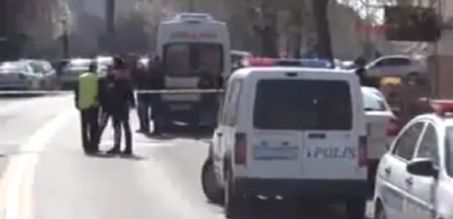 В Анкаре полицейский открыл стрельбу, убив напарницу и прохожего - Фото