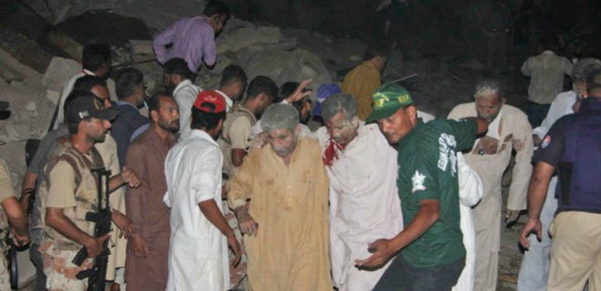 В центре Лахора в Пакистане взорвали бомбу: полсотни погибших - Фото