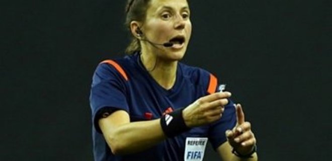 Арбитром матча украинской Премьер-лиги впервые назначена женщина - Фото