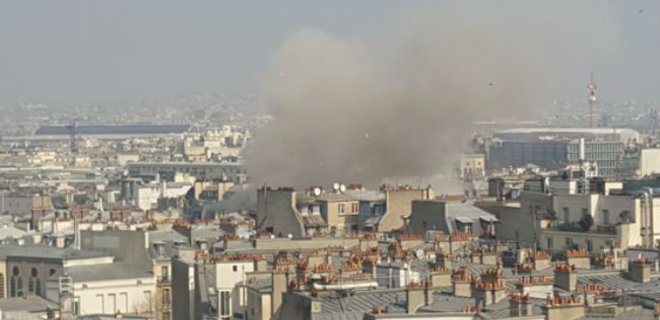 В центре Парижа прогремел взрыв - Фото