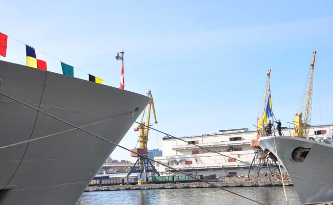 В Одессу прибыли два военных корабля Турции: фото