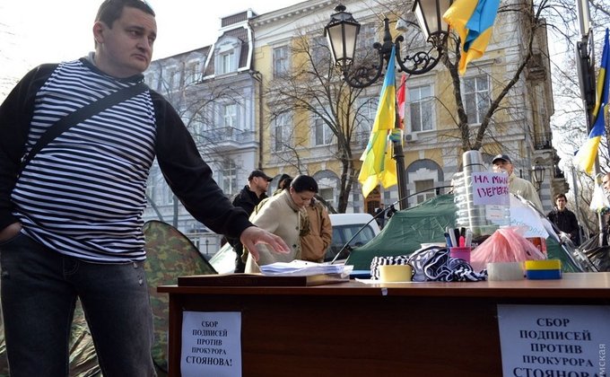В Одессе митингующие заблокировали прокуратуру области: фото