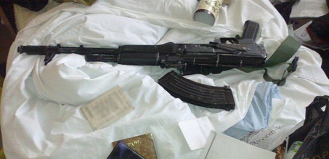 Беспорядки в гостинице Лыбидь: найдены похожие на оружие предметы - Фото