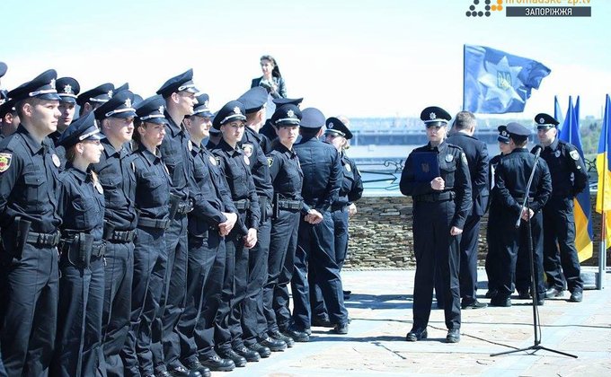 На острове Хортица приняли присягу патрульные Запорожья: фото