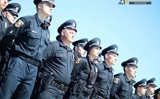 На острове Хортица приняли присягу патрульные Запорожья: фото