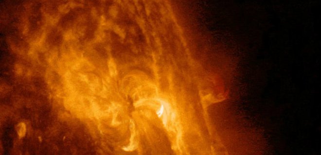 Вспышка на Солнце вызвала перебои с передачей радиосигналов - Фото