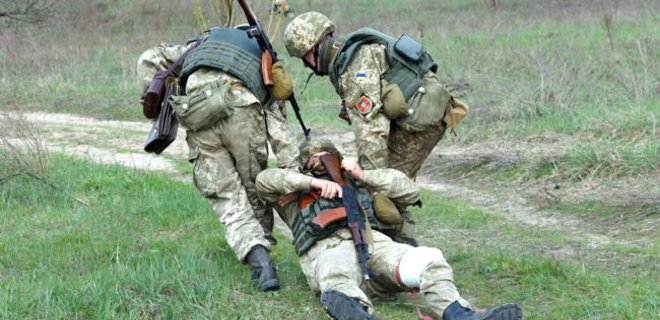 В Донбассе ранены восемь бойцов АТО, горячее всего - в Марьинке - Фото
