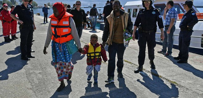 Еврокомиссия выделит 83 млн евро беженцам в Греции - Фото