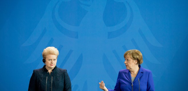 Защита Литвы важна из-за ее соседства с Россией - Меркель - Фото
