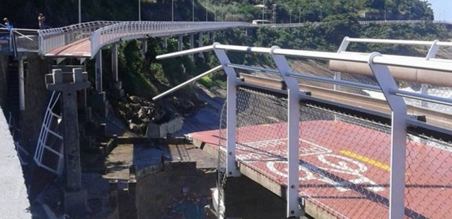 Волна разрушила велосипедный мост в Рио: есть жертвы - Фото