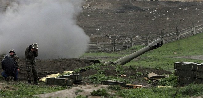 Армения и Азербайджан обвиняют друг друга в обстрелах в Карабахе - Фото