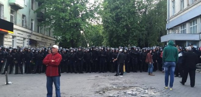 Протесты в Кишиневе завершились стычками с полицией - Фото