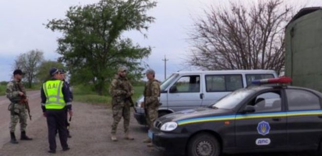 При въезде в Геническ после взрыва усилили меры безопасности - Фото
