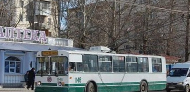 В оккупированном Севастополе обстреляли троллейбус - Фото