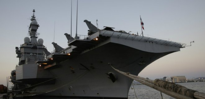 Китай не пустил американский авианосец в порт Гонконга - Фото