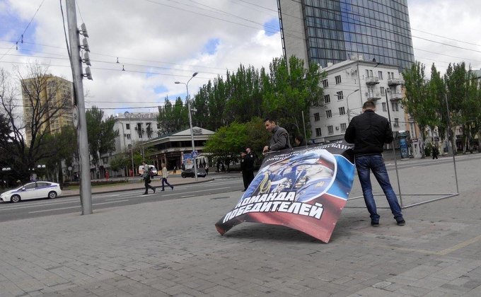 "В традициях советского времени": шествия в Донецке и Луганске