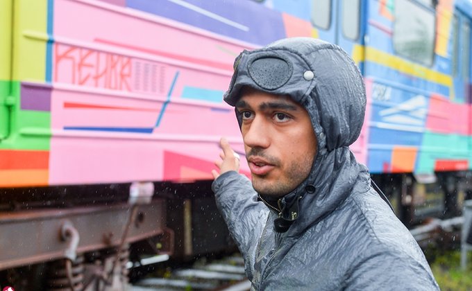 В метро Киева запустили раскрашенный испанским художником поезд
