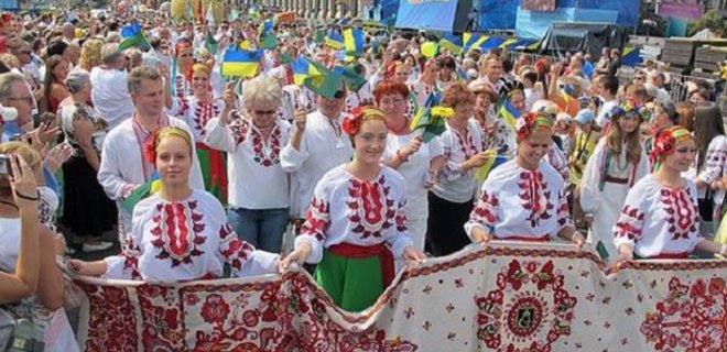 День Вышиванки: Украинцев всего мира призвали надеть вышиванки - Фото