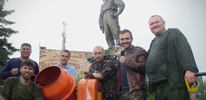 В оккупированном Алчевске установили памятник боевику Мозговому - Фото