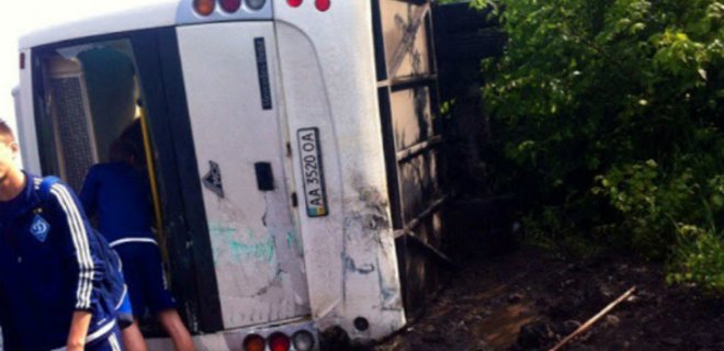 Автобус с юниорами Динамо попал в аварию: фото - Фото