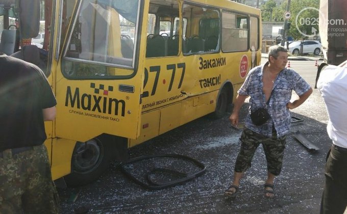 В Мариуполе произошло крупное ДТП: 16 пострадавших