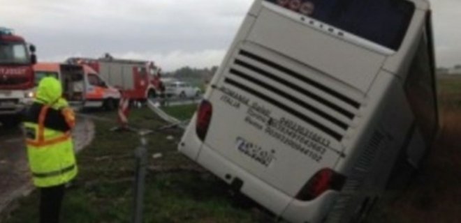 В Румынии в ДТП попал автобус с детьми - Фото