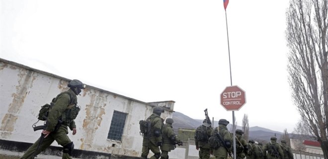 Разведка о Крыме: Была перестрелка между ФСБ и солдатами РФ - Фото