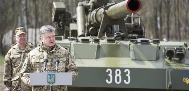 Порошенко: Военный парад покажет врагу украинскую мощь - Фото