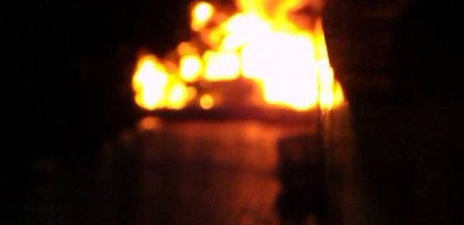 В Голосеевском районе Киева ночью сгорело два авто: фото - Фото