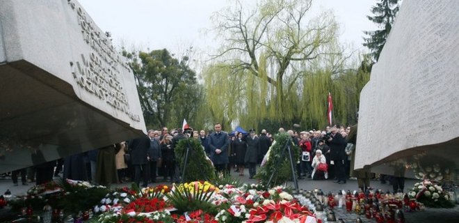 Польша эксгумирует останки всех жертв авиакатастрофы в Смоленске - Фото