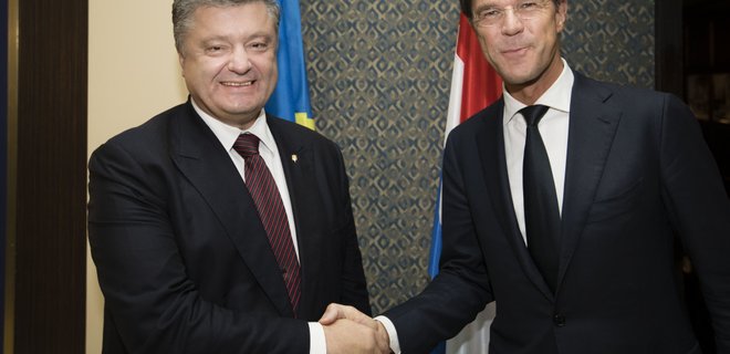 Премьер Нидерландов высказался за отмену виз для украинцев - Фото