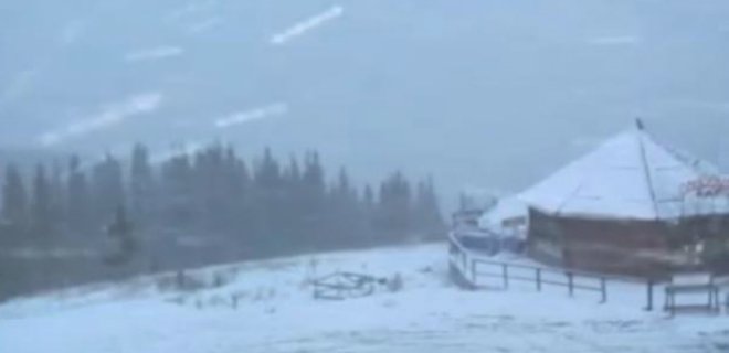 Карпаты заметает снегом: видео - Фото