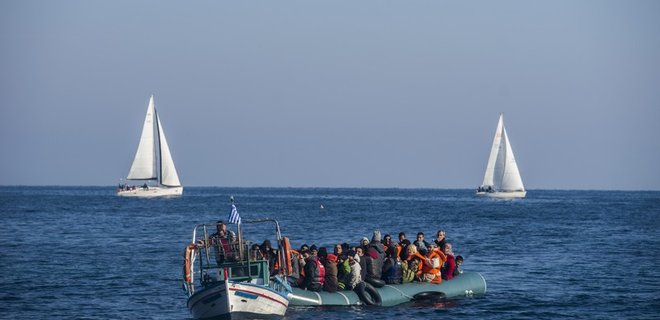 За день в Средиземном море спасли 2400 мигрантов - Фото