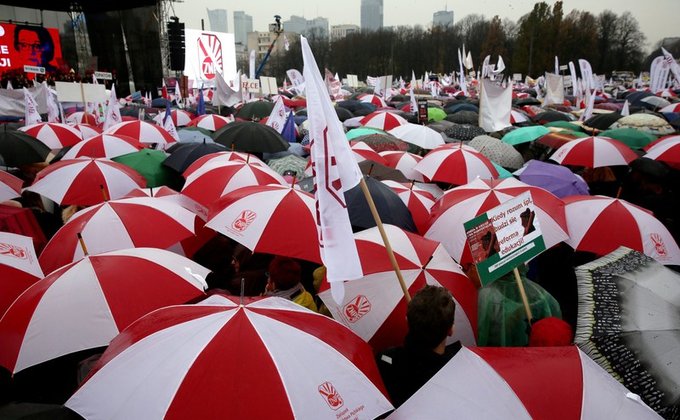 В Польше учителя и родители протестуют против реформы образования