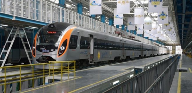 Маршрут поезда Интерсити Киев-Львов могут продолжить до Польши - Фото