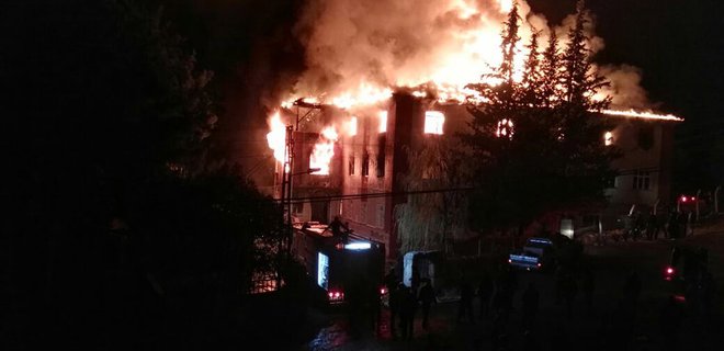 Пожар в школьном общежитии в Турции: погибли 11 подростков - Фото
