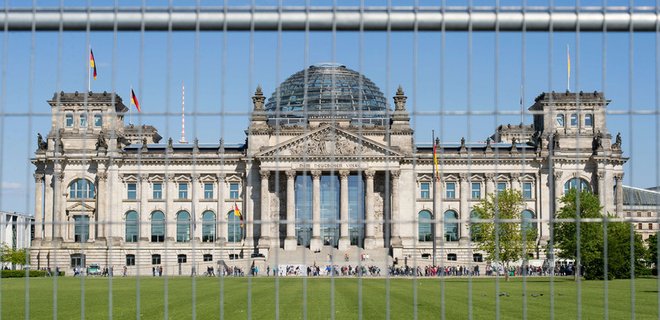 Фракция Меркель в Бундестаге назвала РФ угрозой миру в Европе - Фото