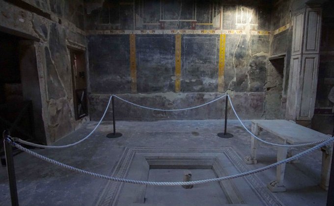 Реставрация Помпей, годовщина Перл-Харбор и стрит-арт: фото дня