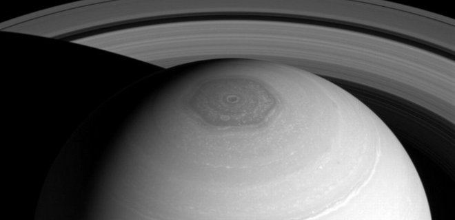 Фото дня от NASA: гигантская шестиугольная буря на Сатурне - Фото