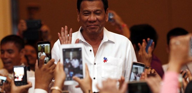 Филиппинские сенаторы: Дутерте уже наговорил на импичмент - Фото