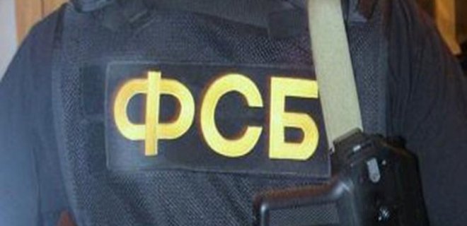 Российские оккупанты задерживают крымчан с украинским паспортом - Фото