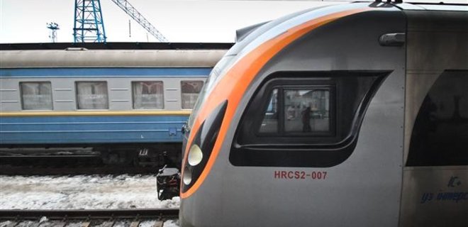 Укрзализныця пустит рекордное количество поездов на праздники - Фото