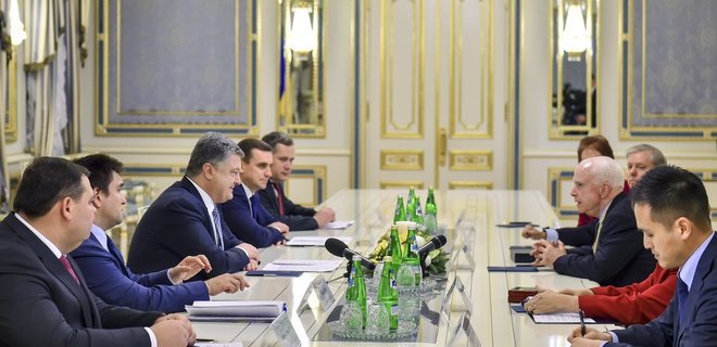 Порошенко предложил американским сенаторам посетить Донбасс - Фото