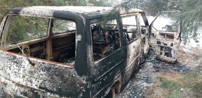 На Волыни контрабандисты сожгли микроавтобус с сигаретами - Фото